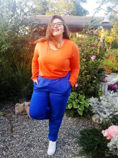 bluza-damska-plus-size-z-rekawem-glowkowym-wykroj-online.jpg