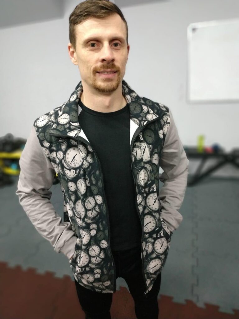 wykroj-na-meska-bluze-ze-stojka.jpg